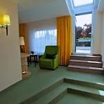 Parkhotel Flora Am 4*