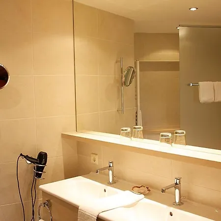 Parkhotel Flora Am 4*