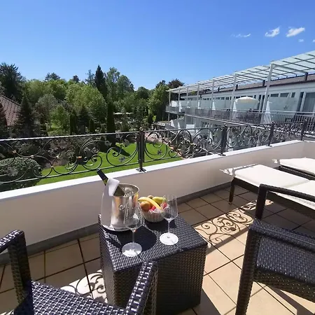 Parkhotel Flora Am 4* Шлухзее