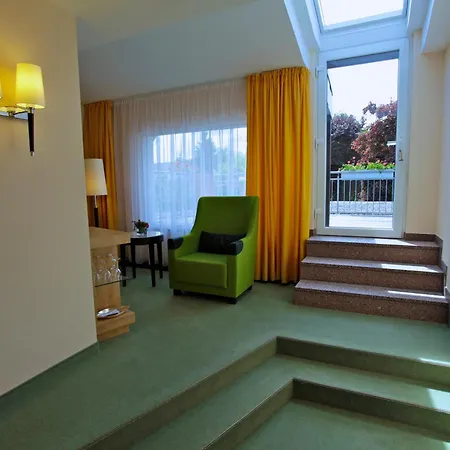 Parkhotel Flora Am 4*