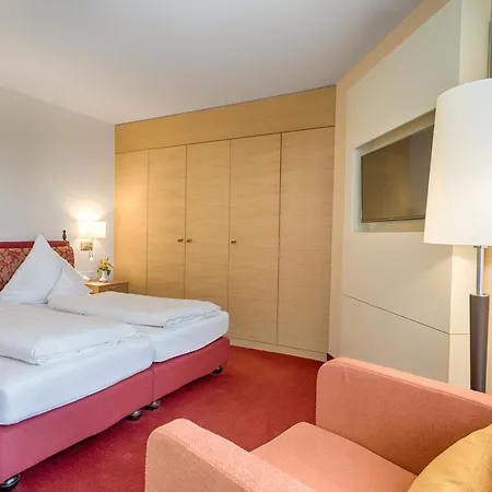 Отель Parkhotel Flora Am