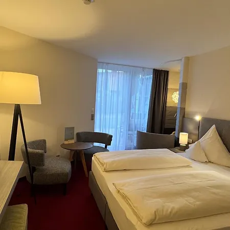 Hotell Parkhotel Flora Am 4*