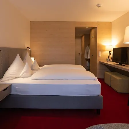 Parkhotel Flora Am Отель Шлухзее