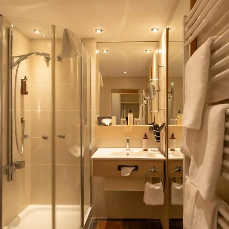 Parkhotel Flora Am 4*