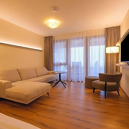 Parkhotel Flora Am 4*